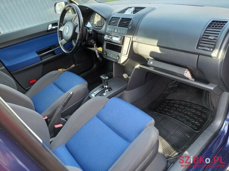 2004' Volkswagen Polo photo #4