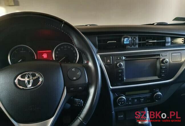 2013' Toyota Auris photo #1