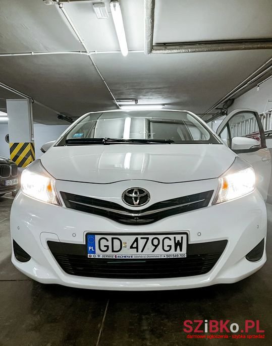 2013' Toyota Yaris photo #3