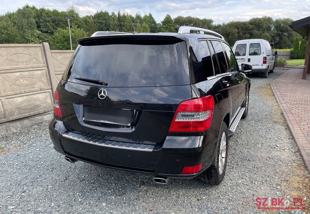 2011' Mercedes-Benz GLK photo #6