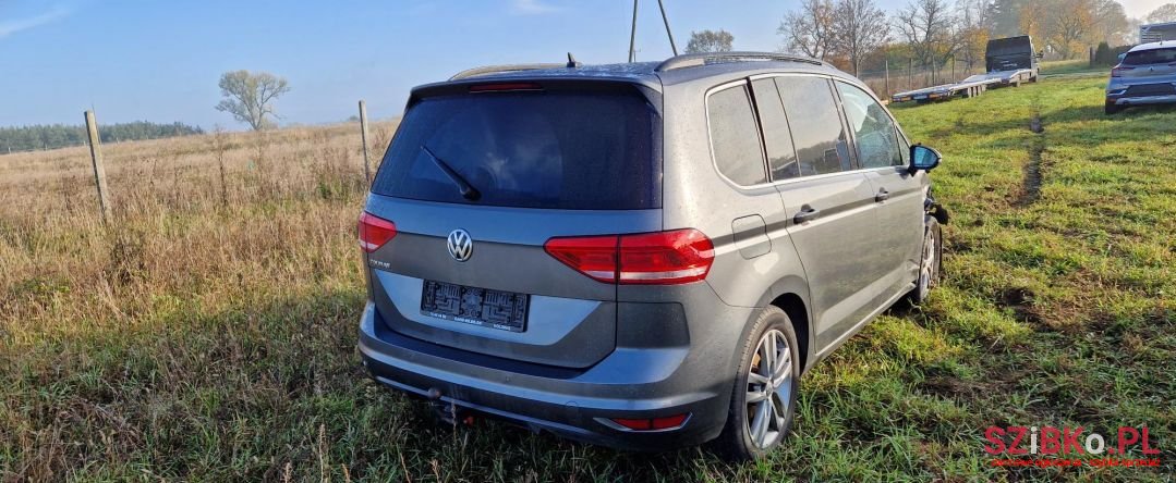 2018' Volkswagen Touran photo #5