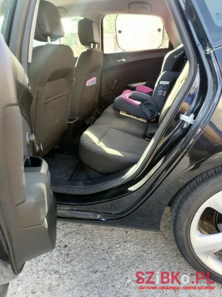 2010' Opel Astra photo #5