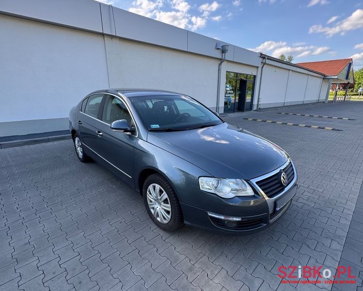 2009' Volkswagen Passat photo #4
