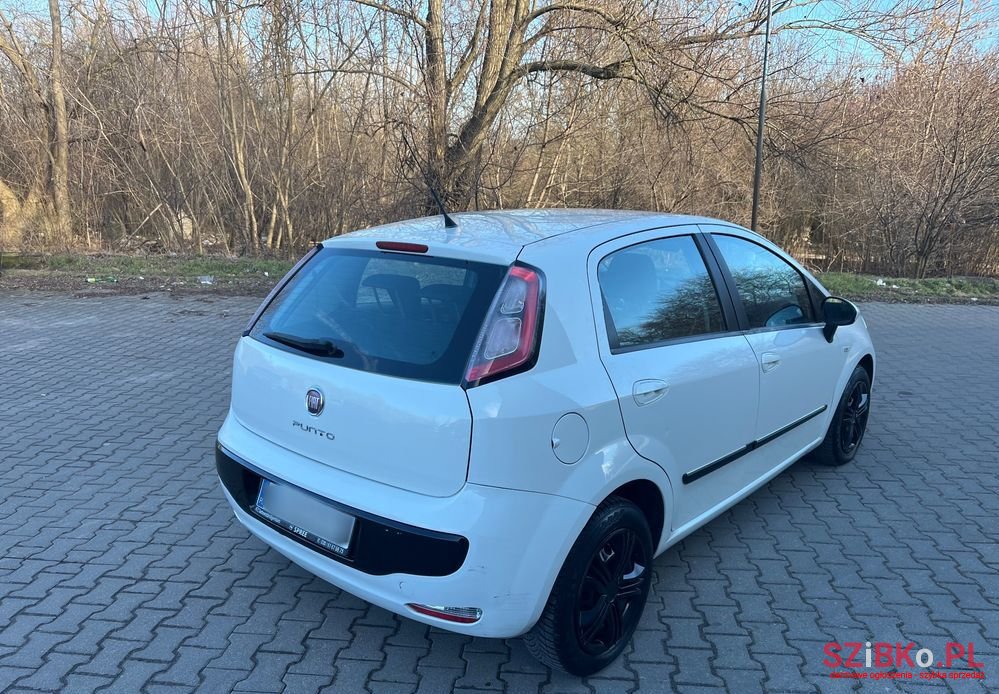 2011' Fiat Punto Evo photo #6