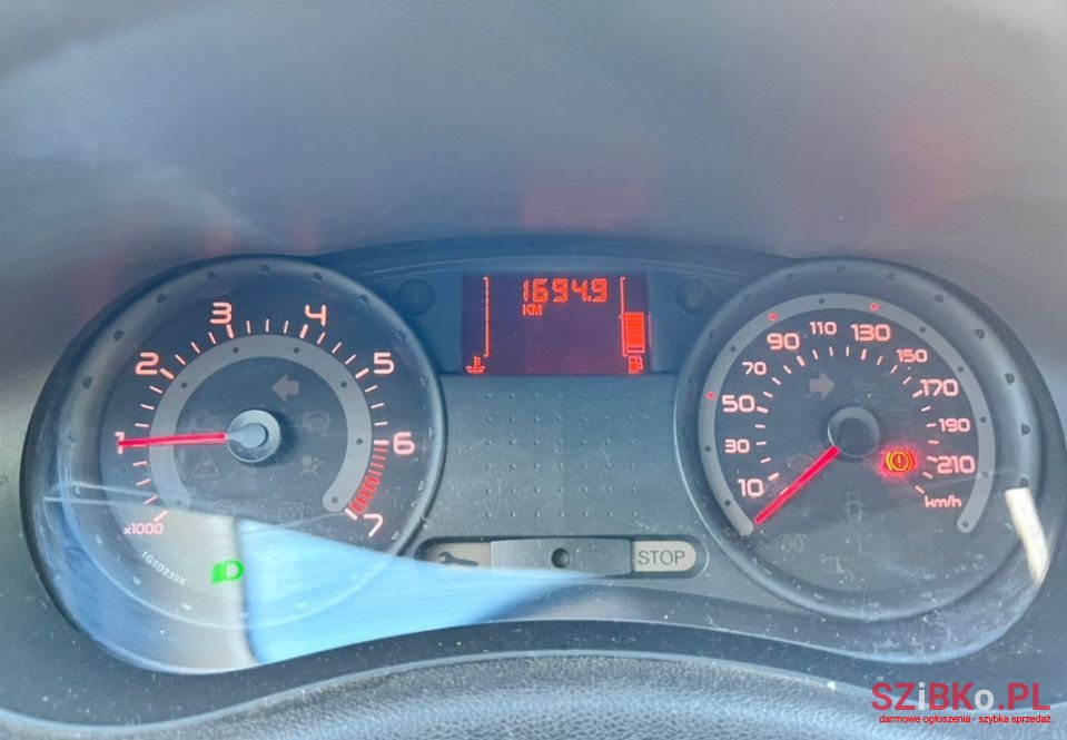 2008' Renault Clio photo #3