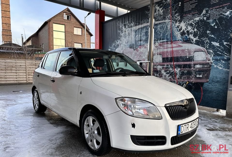 2008' Skoda Fabia photo #3