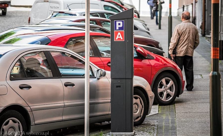 Nowa metoda oszustów: płacisz za parkowanie w normalny sposób, pieniądze trafiają na ich konto