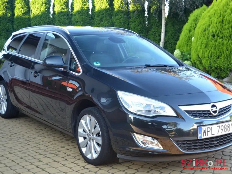 2013' Opel Astra photo #5