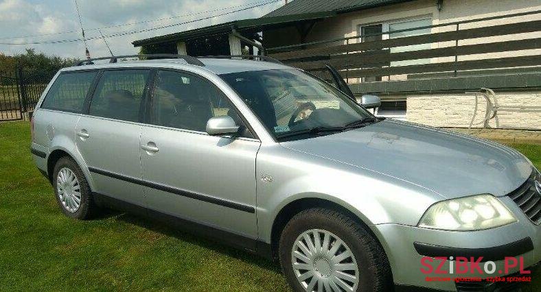 2001' Volkswagen Passat photo #1