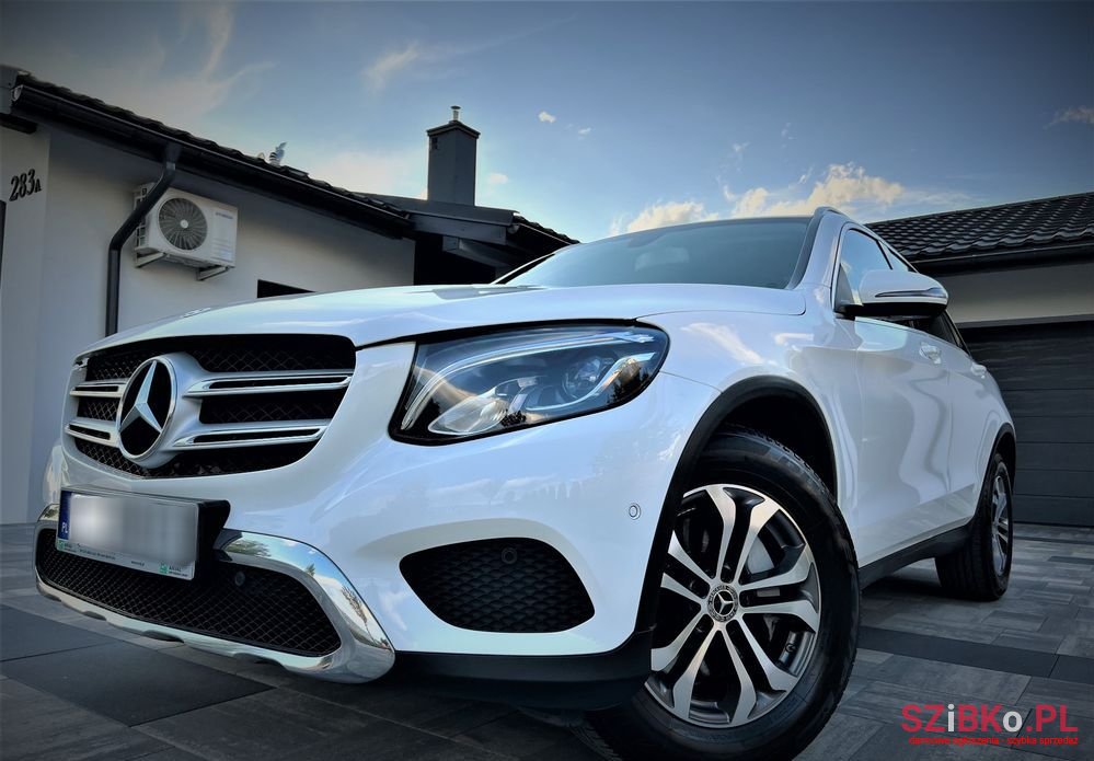 2018' Mercedes-Benz GLC 220 D 4-Matic photo #2