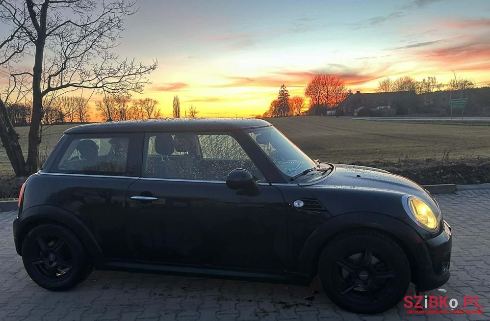 2011' MINI Cooper photo #4