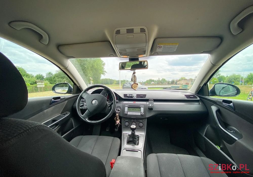 2007' Volkswagen Passat photo #3