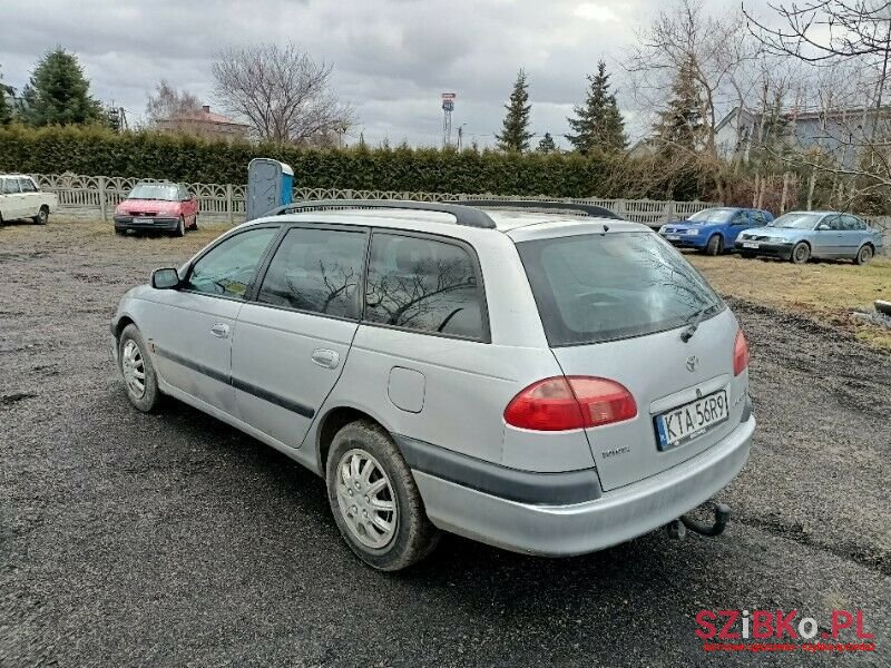 2002' Toyota Avensis photo #4