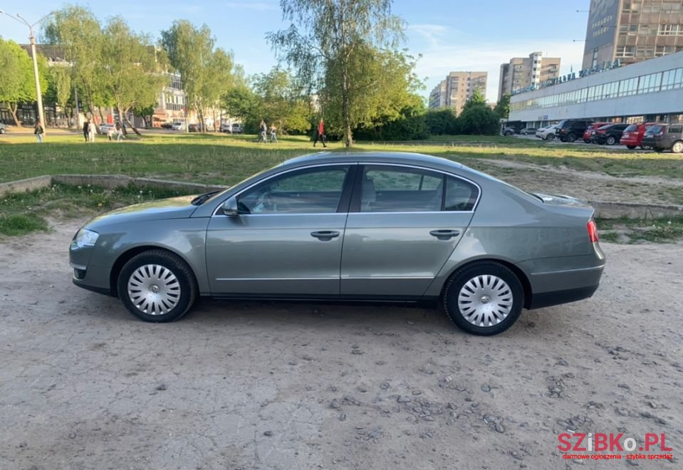 2009' Volkswagen Passat photo #5