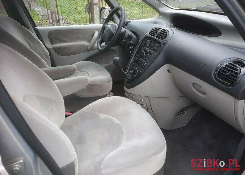 2003' Citroen Xsara Picasso photo #2