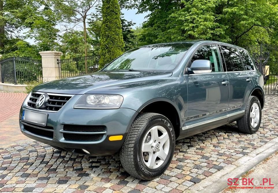 2004' Volkswagen Touareg photo #1