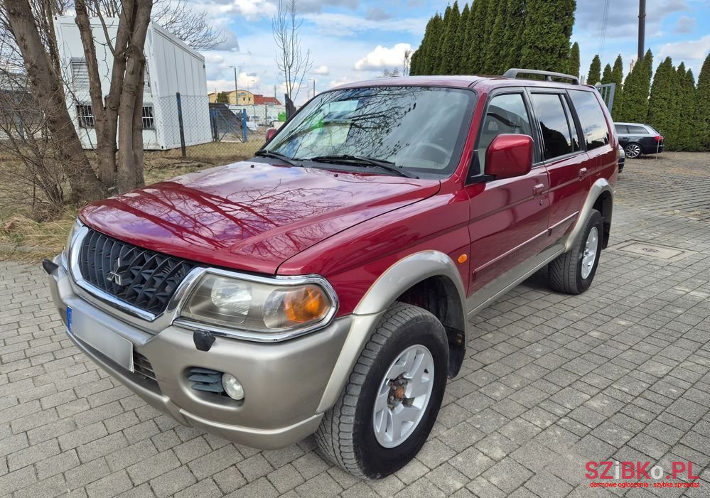 2003' Mitsubishi Pajero photo #2