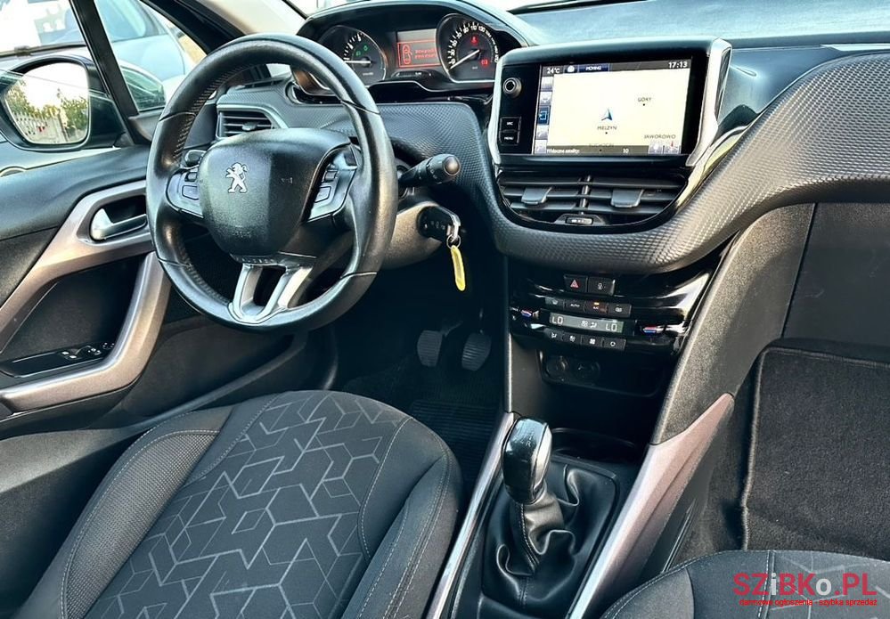 2016' Peugeot 2008 Puretech 82 Style photo #5