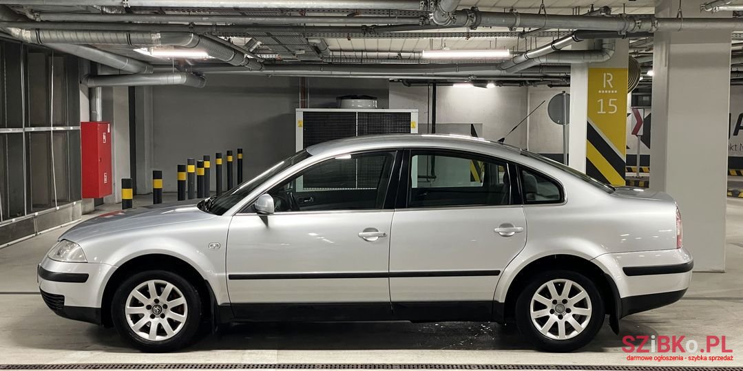 2001' Volkswagen Passat photo #2