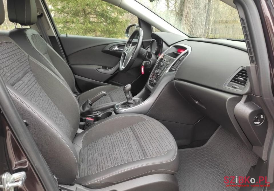 2016' Opel Astra photo #5