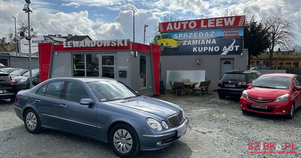 2002' Mercedes-Benz E-Class 320 Cdi photo #3