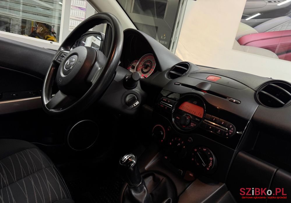 2008' Mazda 2 1.3 Exclusive+ photo #6