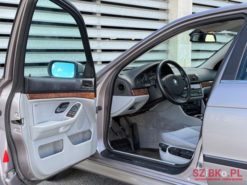 2000' BMW 5 Series 520I photo #6