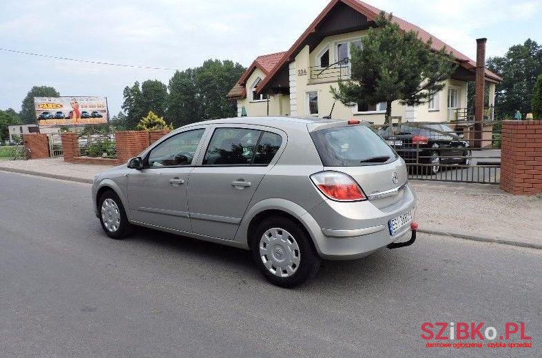 2005' Opel Astra photo #2