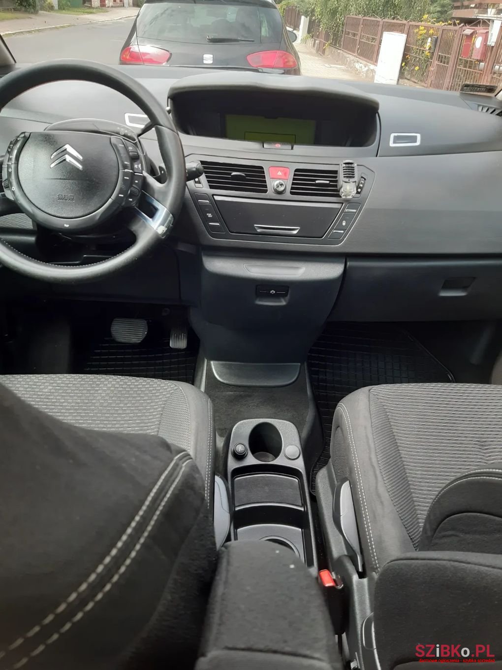 2010' Citroen C4 Picasso photo #5