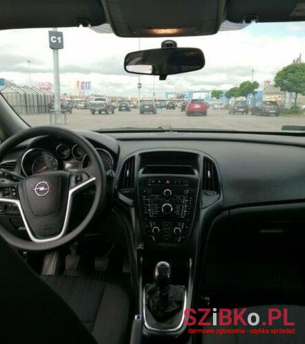 2015' Opel Astra photo #3