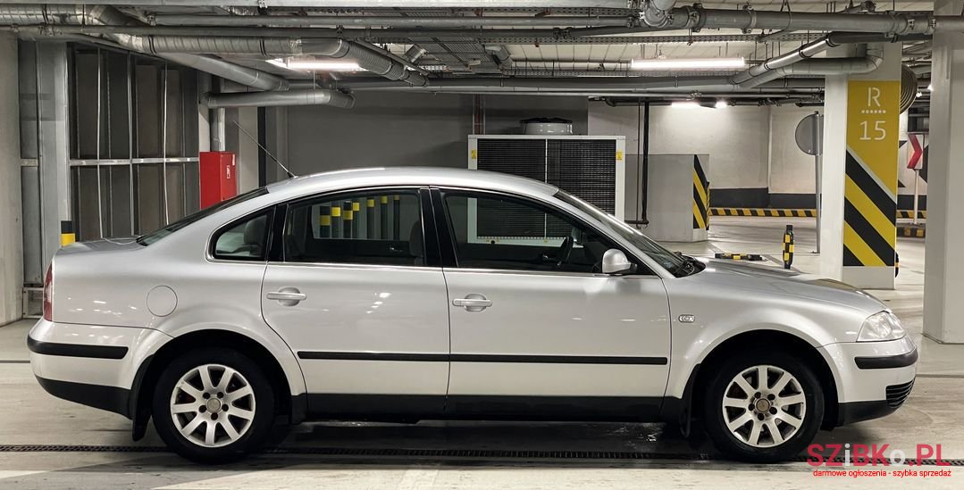 2001' Volkswagen Passat photo #6