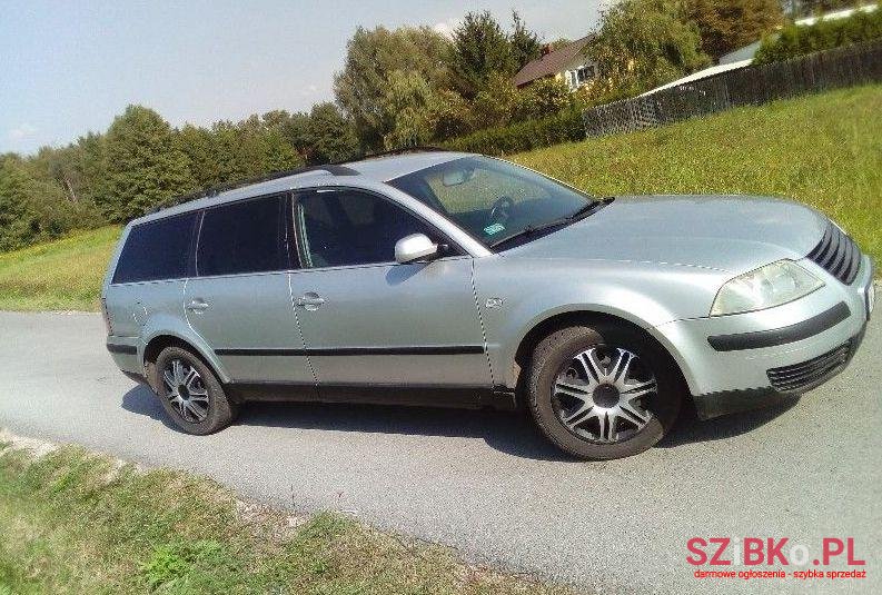 2002' Volkswagen Passat photo #1
