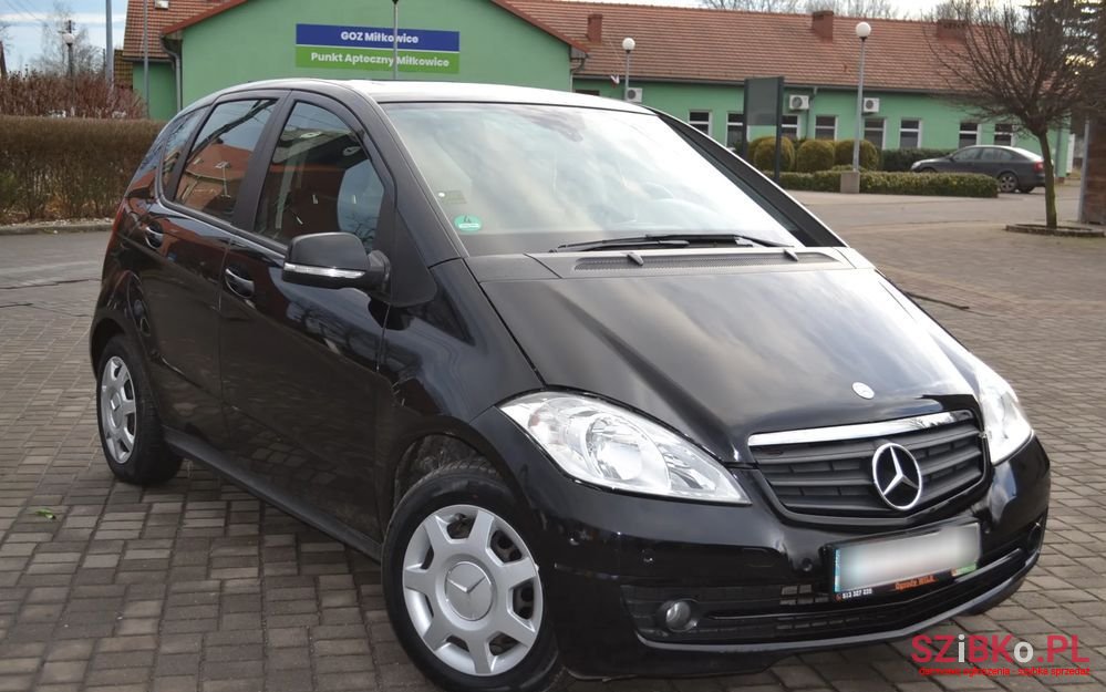 2011' Mercedes-Benz A-Class photo #3