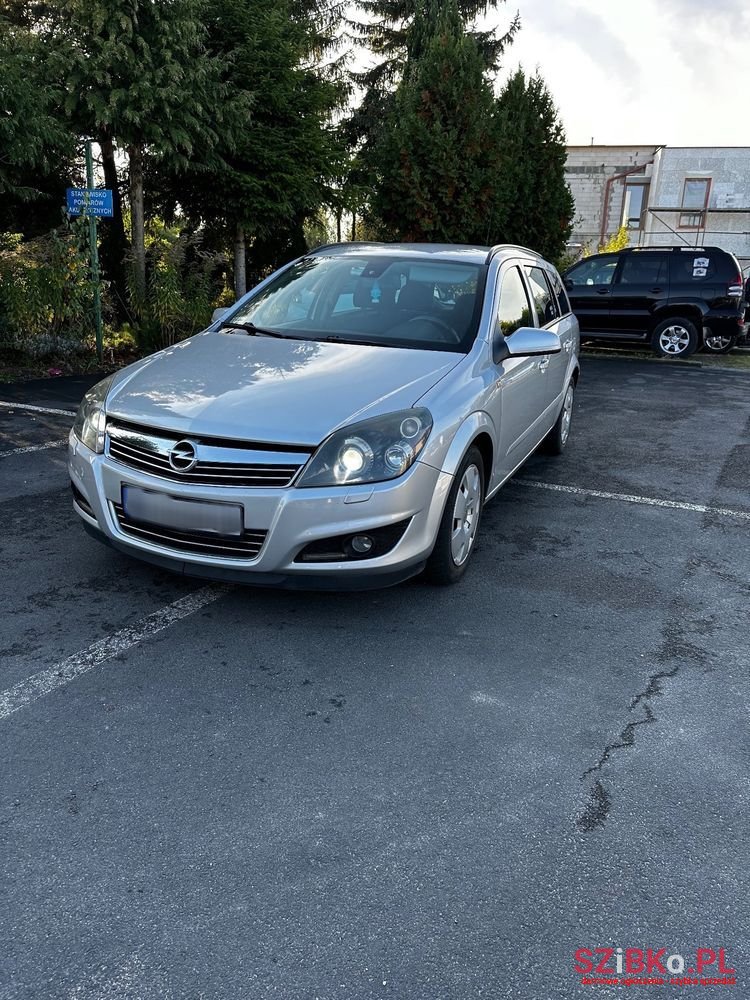 2008' Opel Astra Caravan photo #1