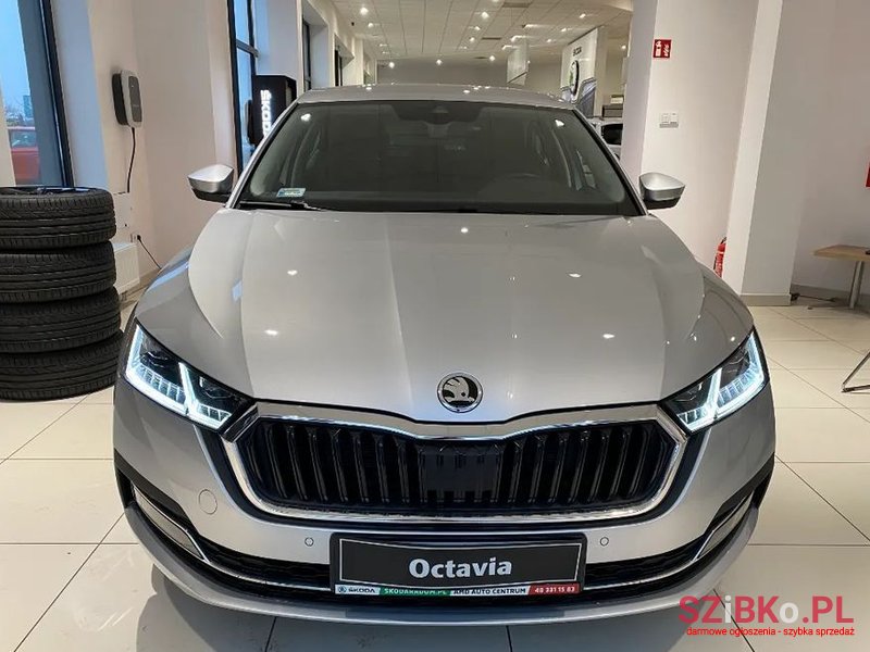 2020' Skoda Octavia photo #2