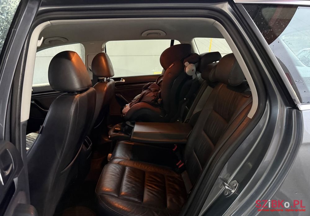 2010' Volkswagen Golf photo #5