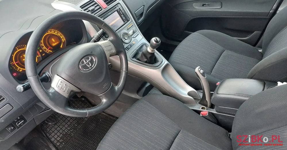 2009' Toyota Auris 2.0 D-4D Prestige photo #6