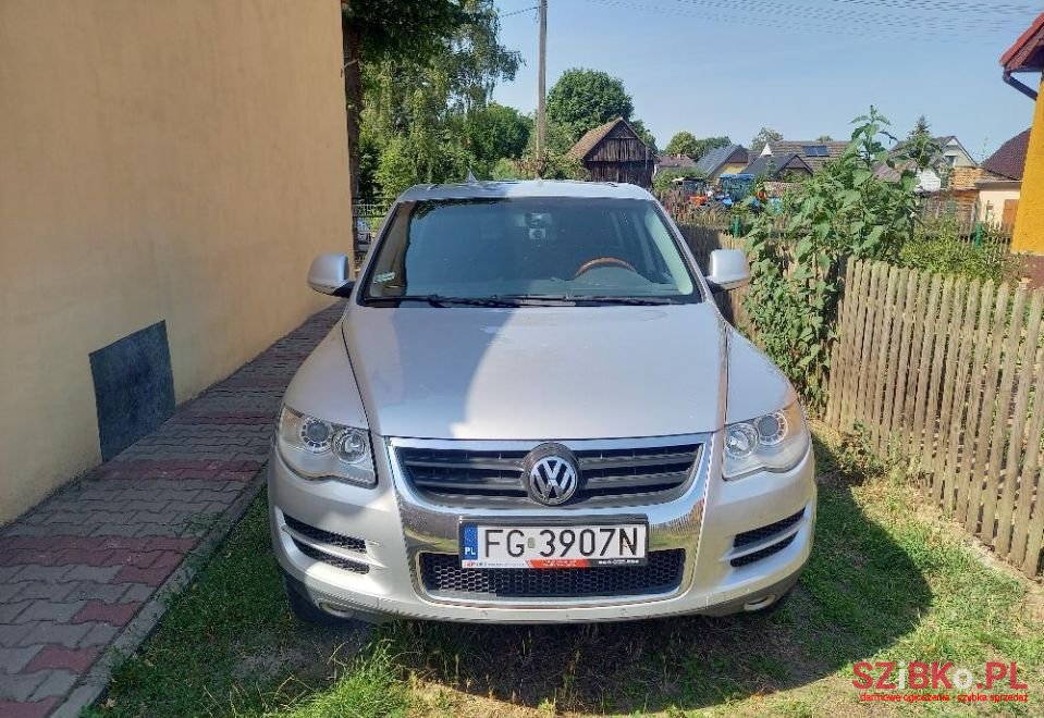 2008' Volkswagen Touareg photo #2