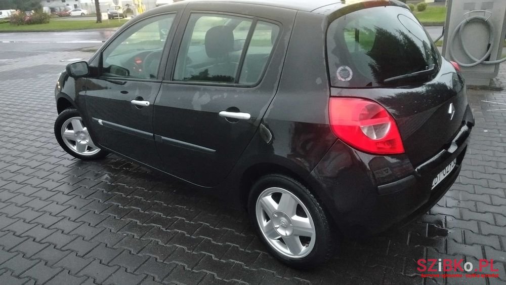 2008' Renault Clio photo #1