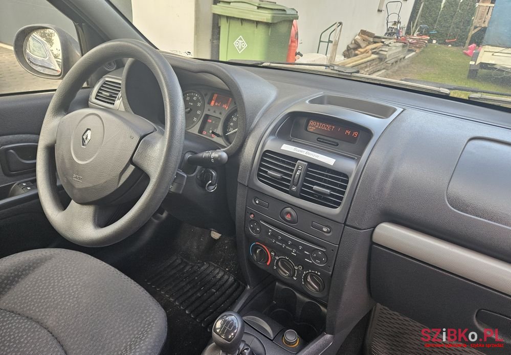 2009' Renault Clio photo #2