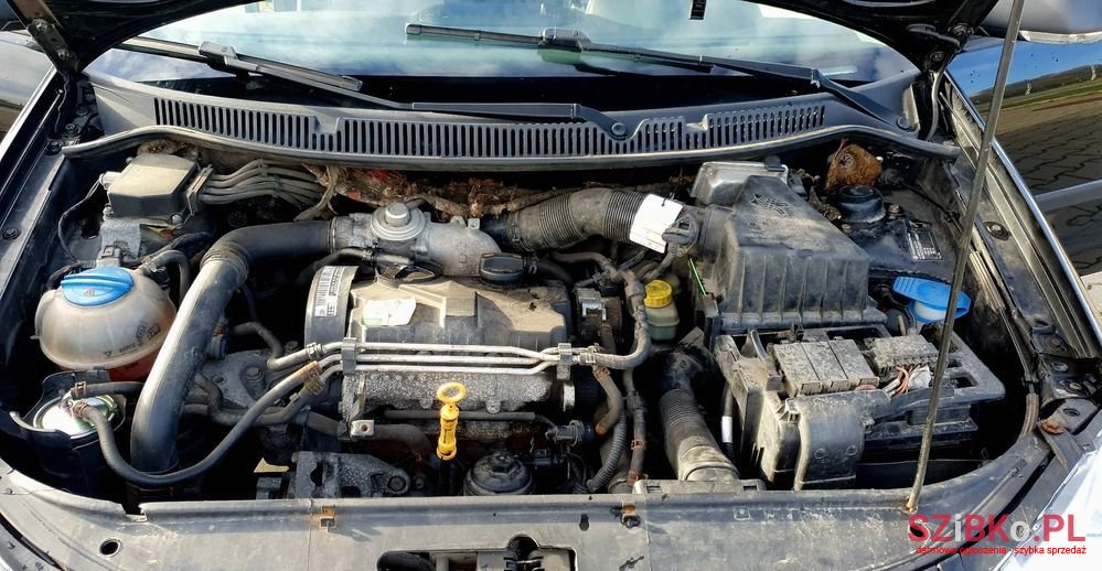 2008' Volkswagen Polo photo #4