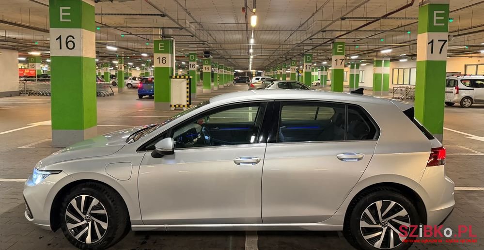 2022' Volkswagen Golf photo #3
