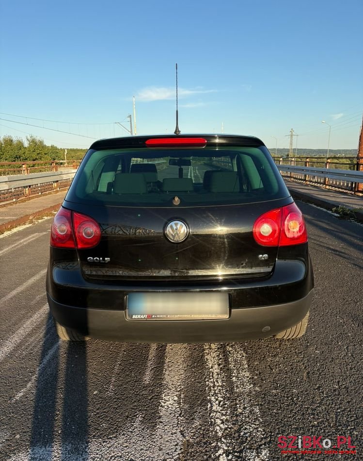2005' Volkswagen Golf photo #6