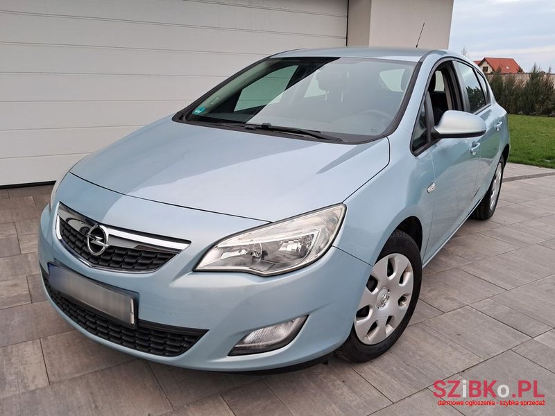 2010' Opel Astra 1.4 Edition photo #1