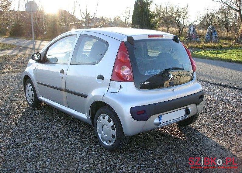 2006' Peugeot 107 photo #2
