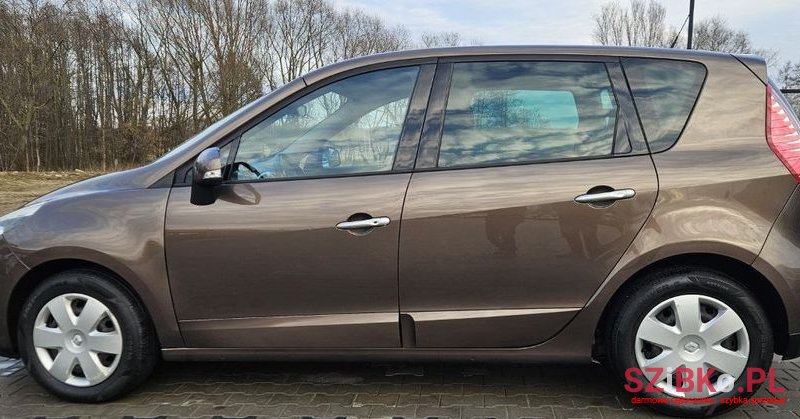 2010' Renault Scenic photo #4