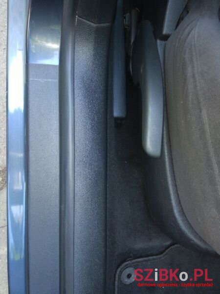 2001' Volkswagen Golf photo #4