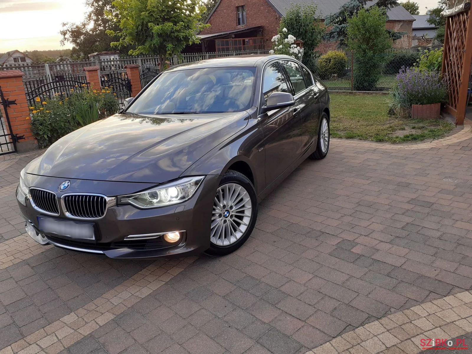 2012' BMW 3 Series photo #2