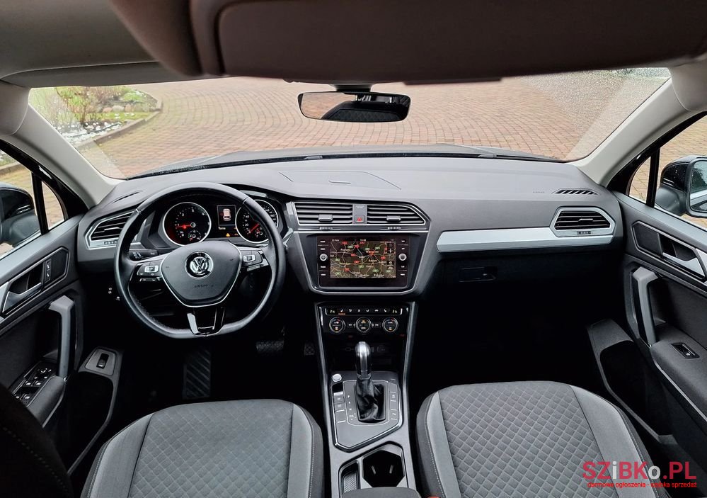 2019' Volkswagen Tiguan photo #2