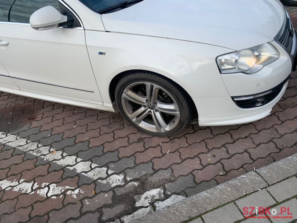 2009' Volkswagen Passat photo #5